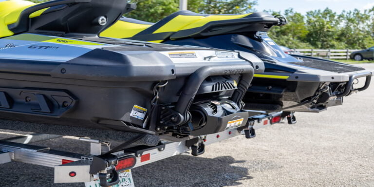 How to use retractable straps to tie down your jet ski