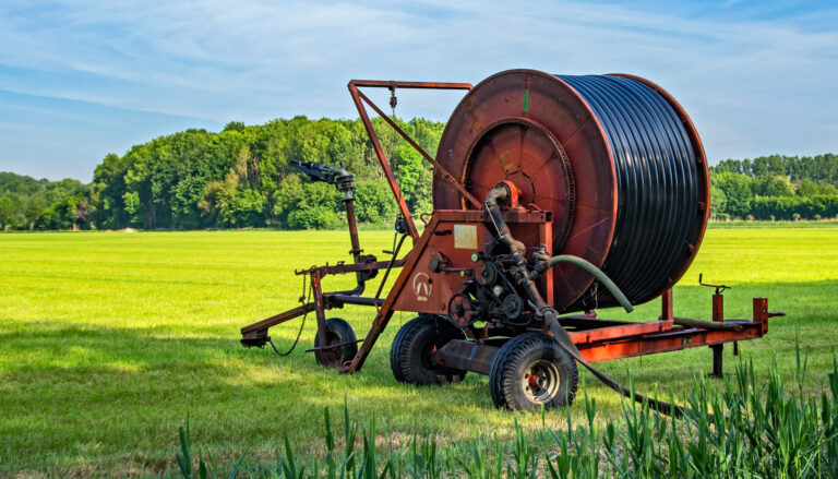 Secure Small-Scale Harvest Equipment with Retractable Straps