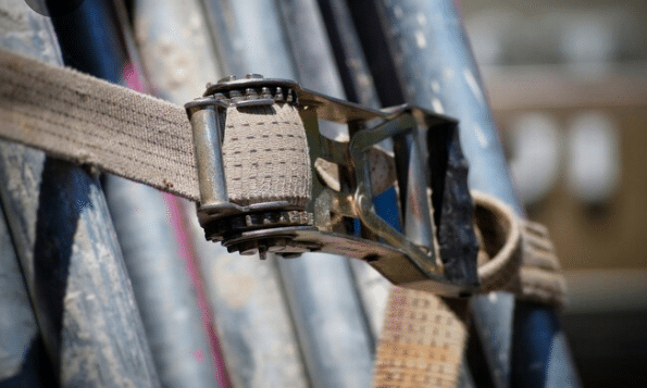how to use a ratchet strap